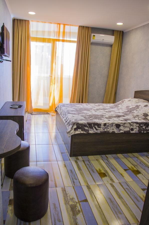 Apartament Denis In Apart-Otel Residenc バトゥーミ エクステリア 写真