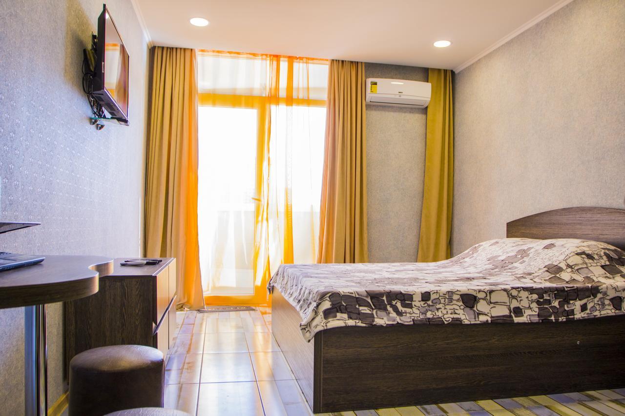 Apartament Denis In Apart-Otel Residenc バトゥーミ エクステリア 写真
