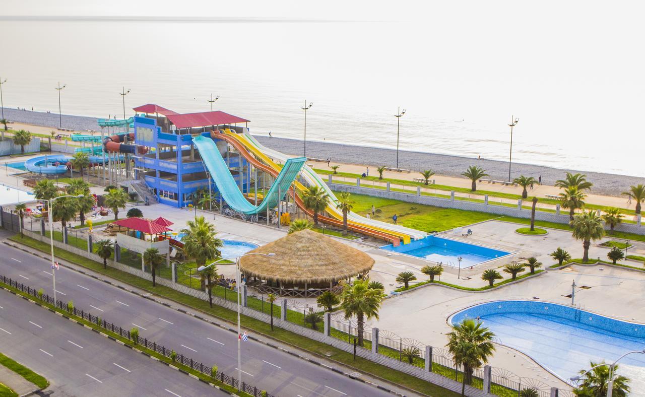 Apartament Denis In Apart-Otel Residenc バトゥーミ エクステリア 写真